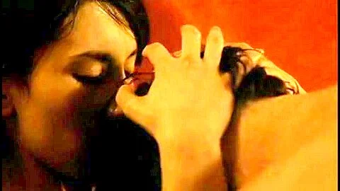 Catrin Striebeck,Sibel Kekilli in Head-On (2004)