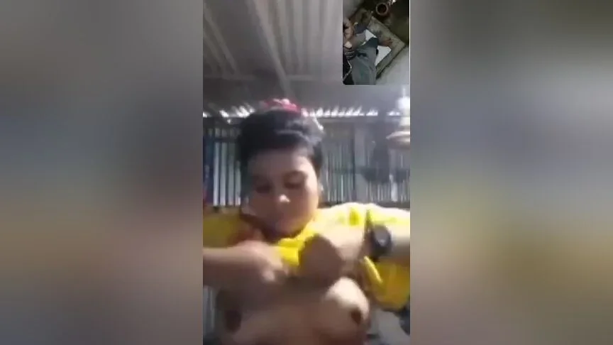 Today Exclusive -desi Village Chick Shows Her Boobs And Pussy