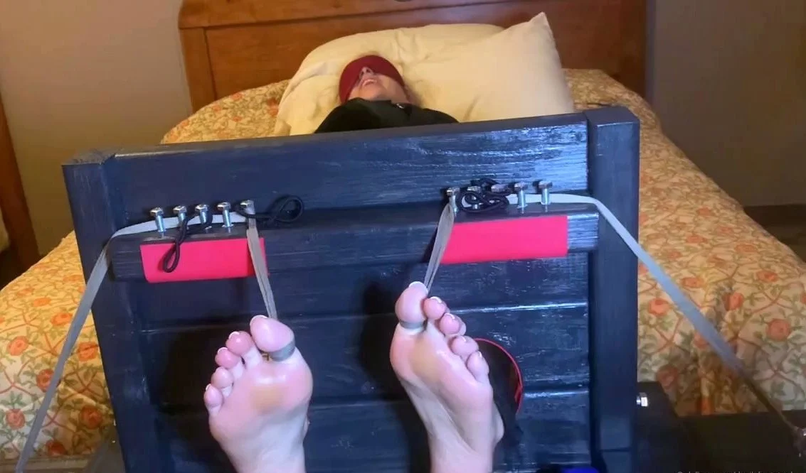 Devil's Footstool aka devilsfootstool OnlyFans - Bella Ink