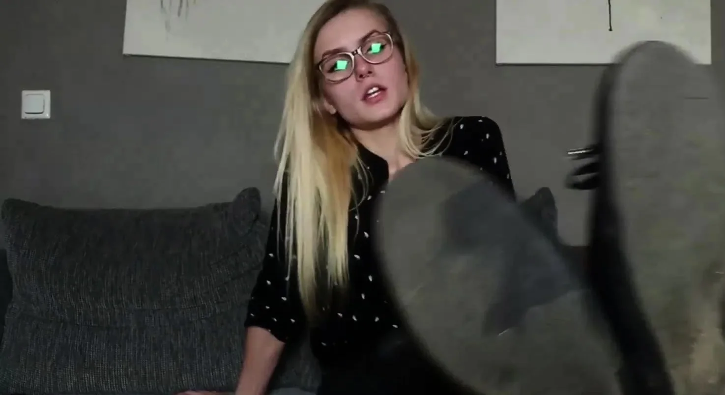 Sexy foot fetish casting