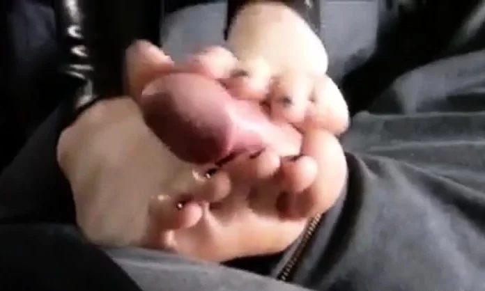Lix Vixen Halloween Footjob