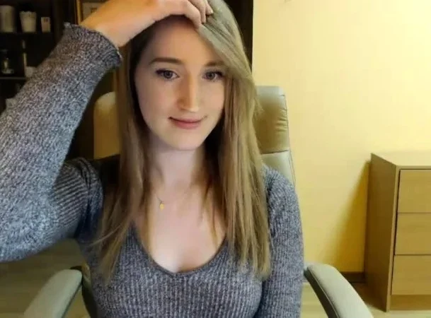 Amateur Blonde Teen Plays Solo with Toy Webcam Porn