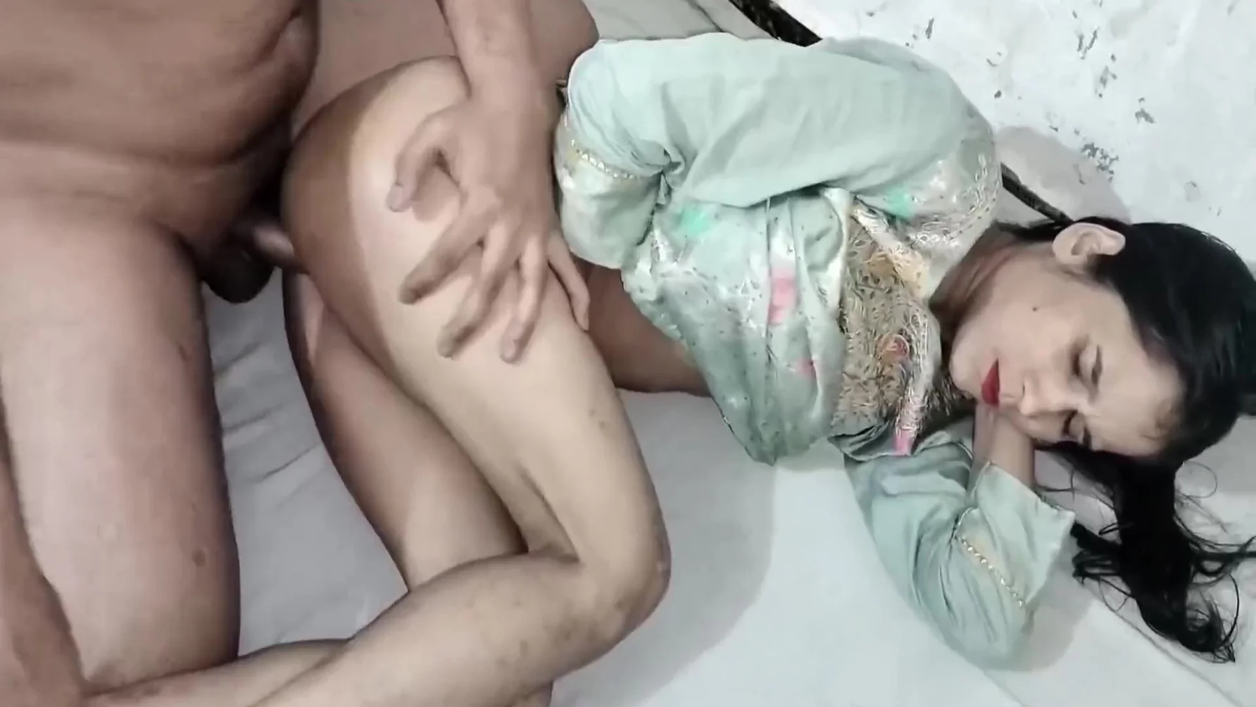 Muslim Stepsister Ko Ghar Me Pela
