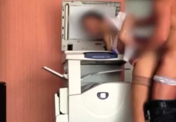 la secretaire se fait prendre