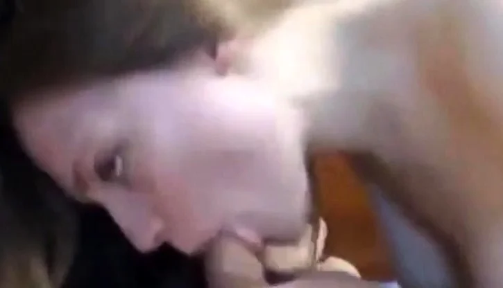 Bellissimi capelli biondi dai grossi seni sopra di me