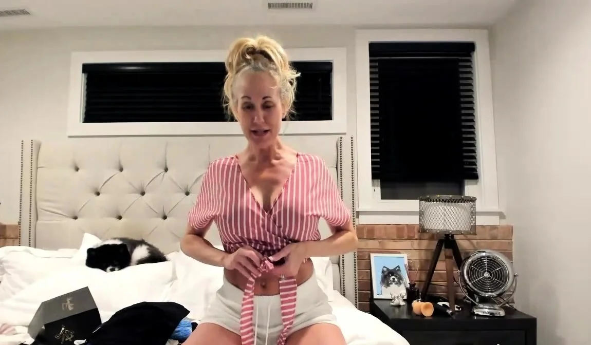 Webcam xxx blonde masturbation show with a dildo