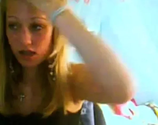 college blond babe shows nice boobs