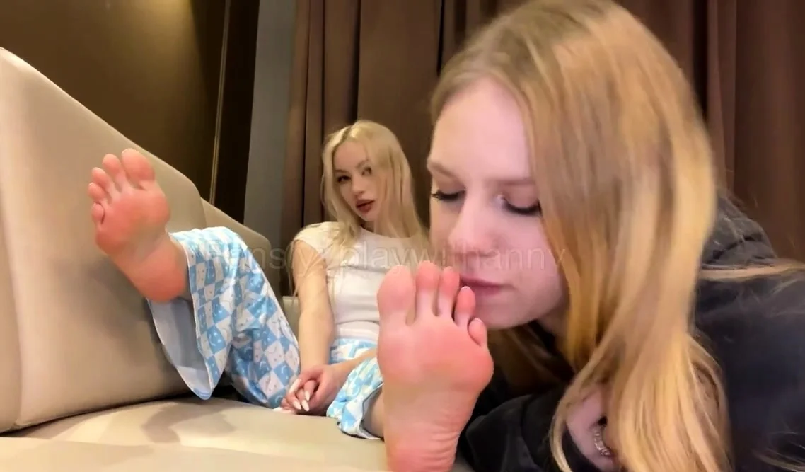 Retro lesbian foot fetish