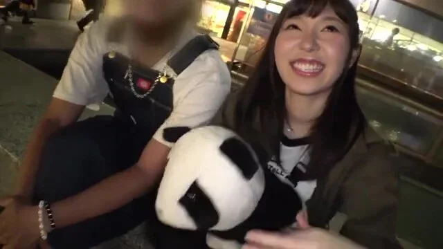 黒髪巨乳美女が彼氏の目の前でディープキスの寝取られハメ撮りエッチ