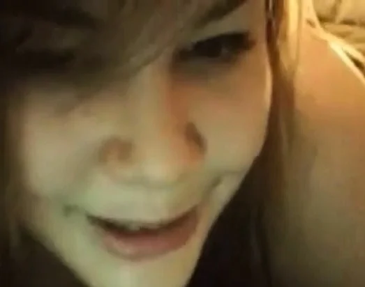 La grosse pute se fait baiser par un mec du net