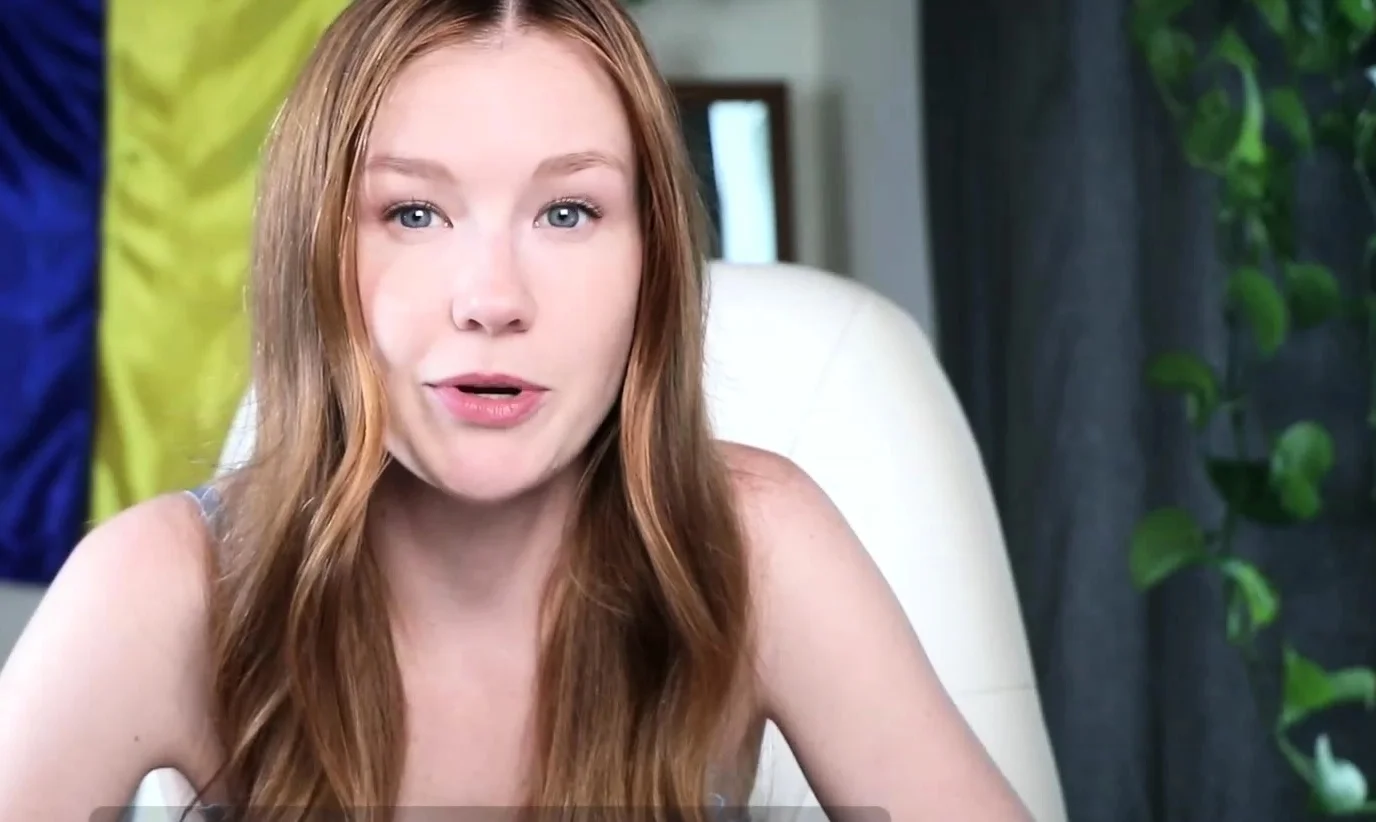 Beauty small tit amateur teen masturbating her shaved pussy