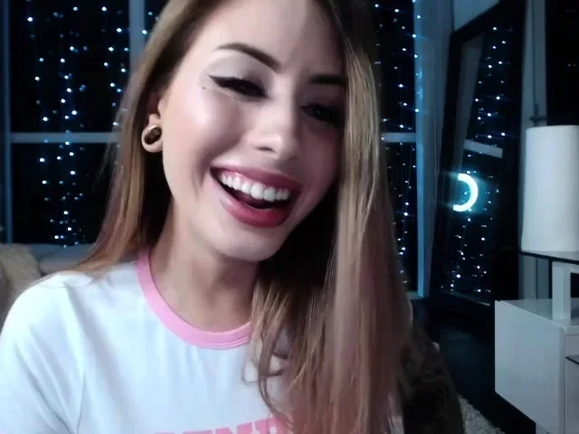 Brunette Solo Webcam Masturbation
