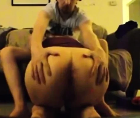 Amateur big butt girl on real homemade