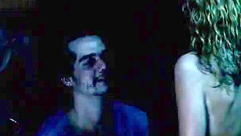 Alice Braga in Cidade Baixa (2005)