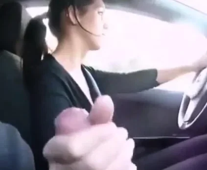 Female Uber Driver Gives Her Passenger A Handjob