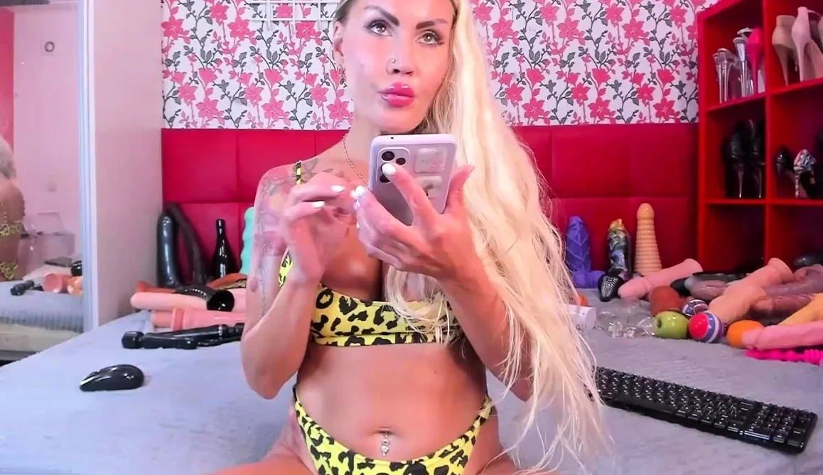 Amateur Blonde With BIG BOOBS Hot Free Cam Show