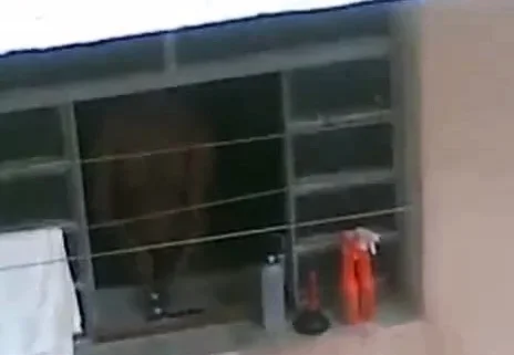 Filha da minha vizinha pega no flagra