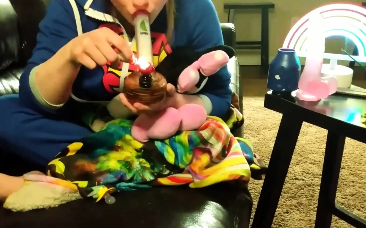 emberlayne ddlg stoner baby smokes and shows tits xxx video