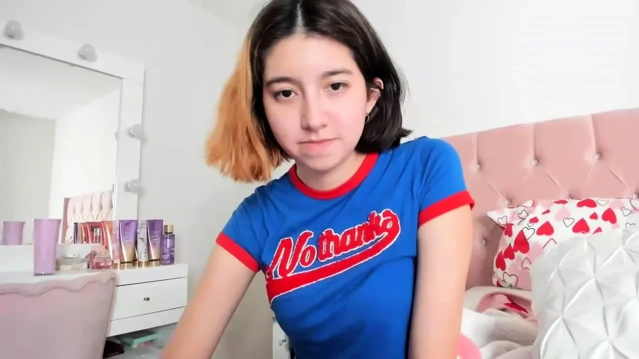 Amateur Webcam Teen Masturbates And Teases