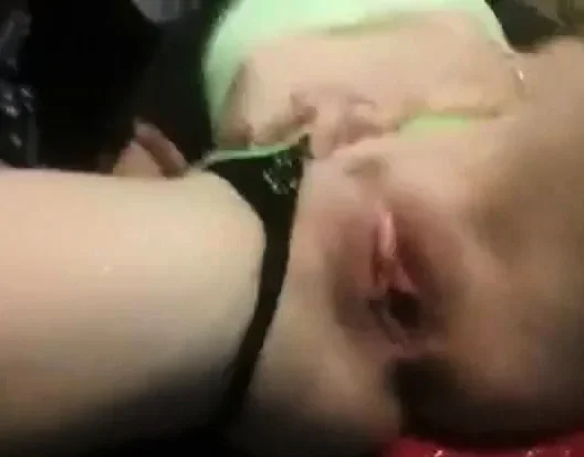 Real Homemade Amateur fingering pussy close up