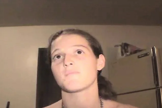 Brunette hooker Betsy gives a deep blowjob and then enjoys a cigarette