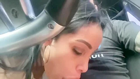 Nabila me suce dans la voiture. J`adore les beurettes salopes