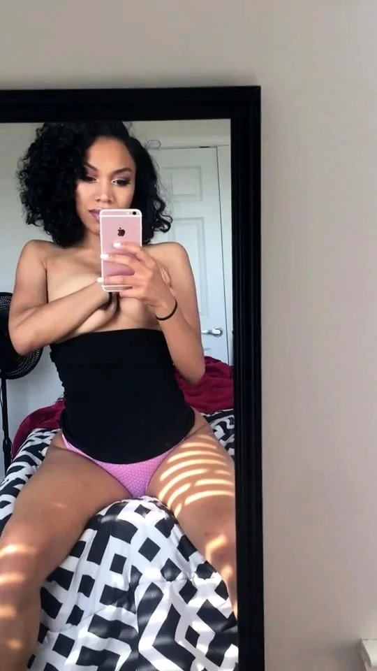 Wild Babe Cam Solo Masturbation
