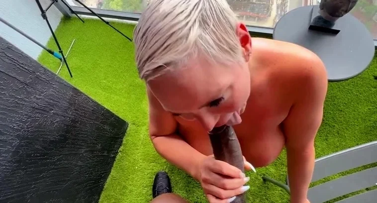 Amateur blondes pov blowjob and hardcore fun with lucky dude