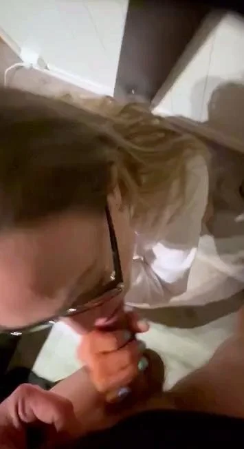 amateur blowjob cumshot finish in her mouth
