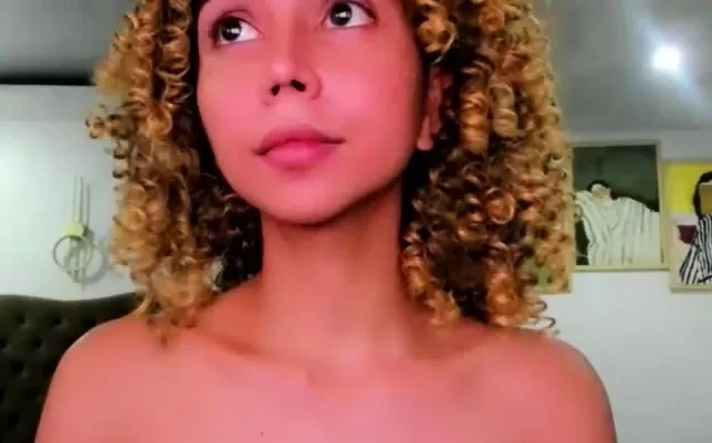 Amateur Blonde Teen Plays Solo with Toy Webcam Porn