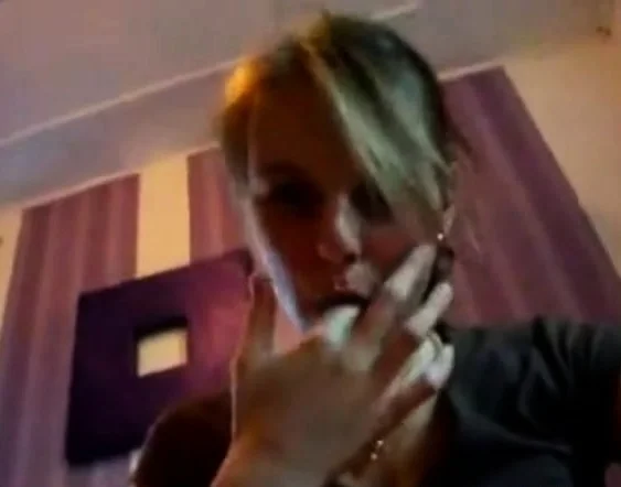 Webcam Girl Pleasures Herself