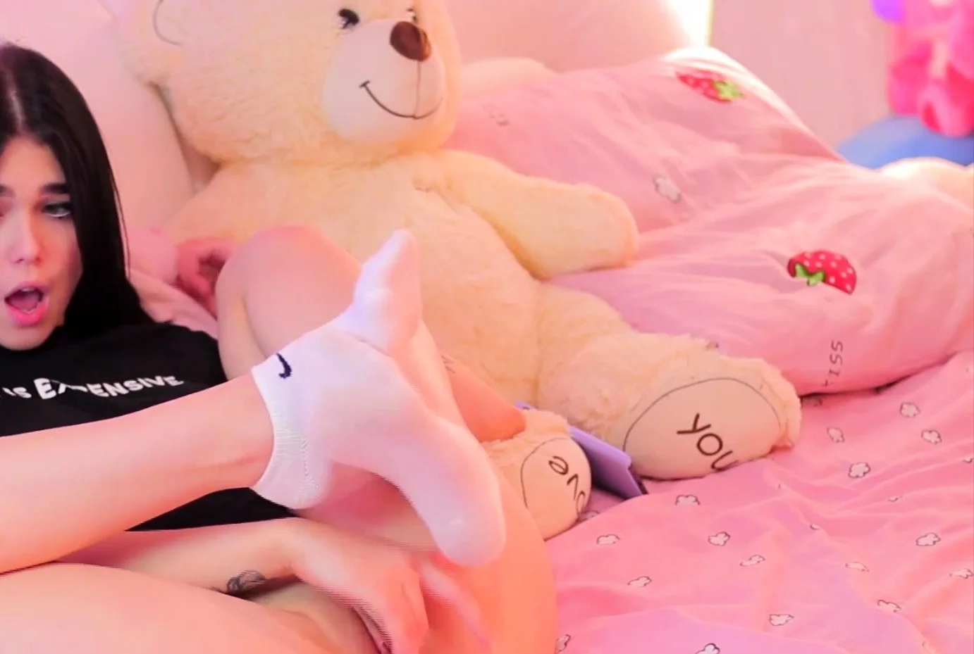 Brunette Solo Webcam Masturbation