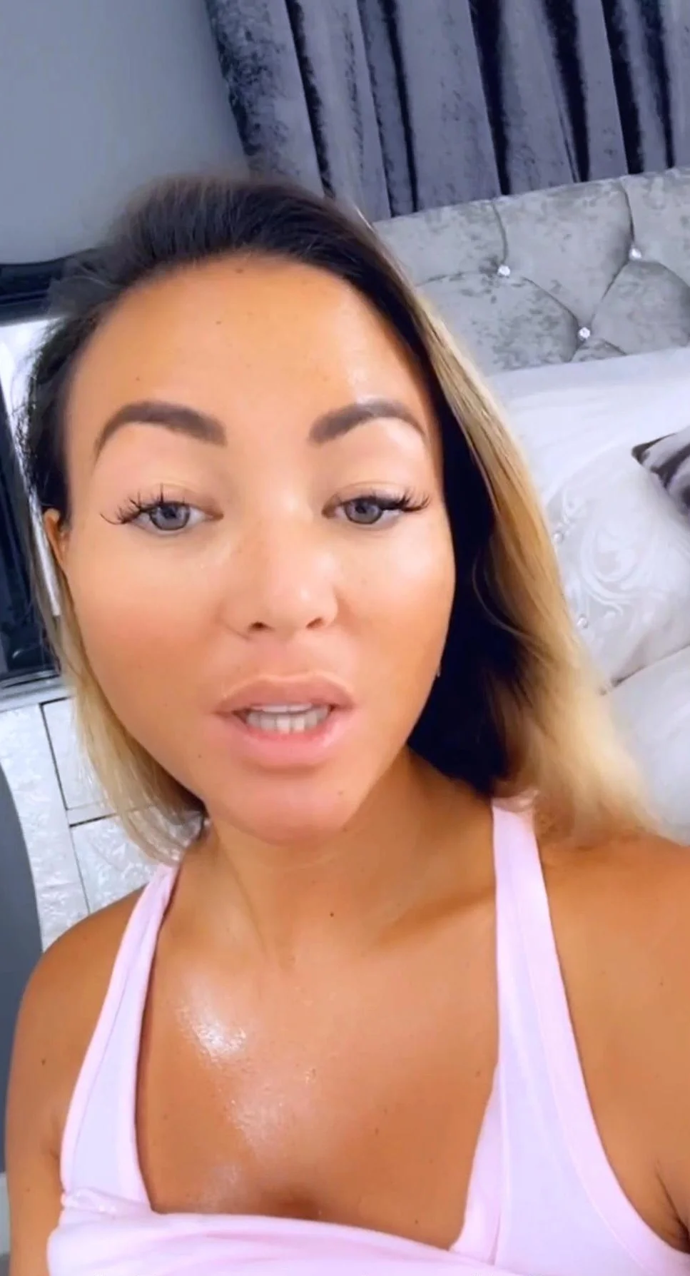 amateur blonde solo webcam