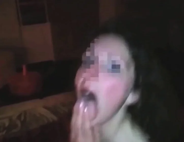 Meine Frau wird fremdgefickt und stoehnt dabei in die Kamera