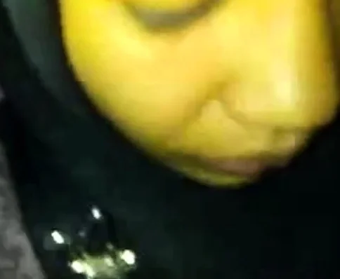 Indonesian- nining jilbab goyang