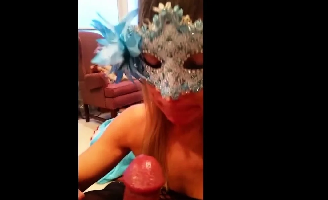 WIFEY AND HUBBY SNOWBALL WITH HUBBY'S CUM