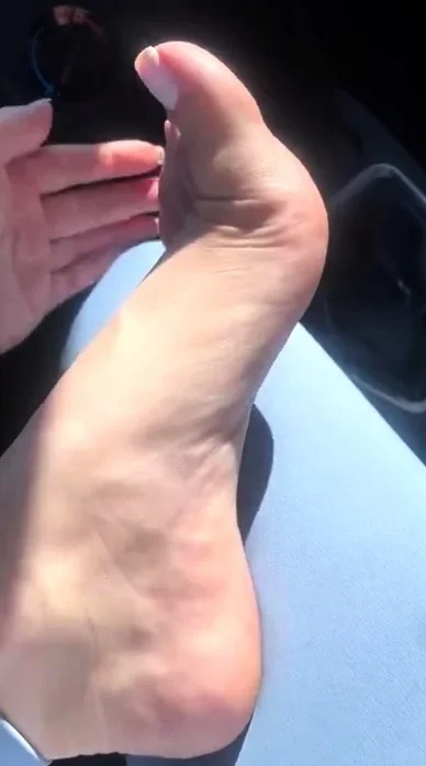Amateur Foot Fetish Girlfriend Sucks and gives a Footjob