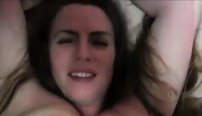 Delicious mommy with swinging tits