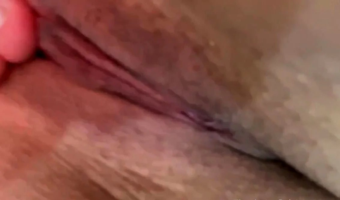 Big-titted MILF Masturbates on Webcam