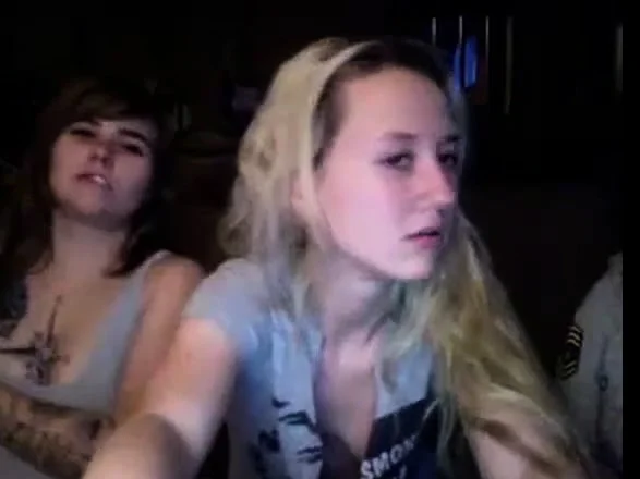 funky grrrlz show love and affection on cam