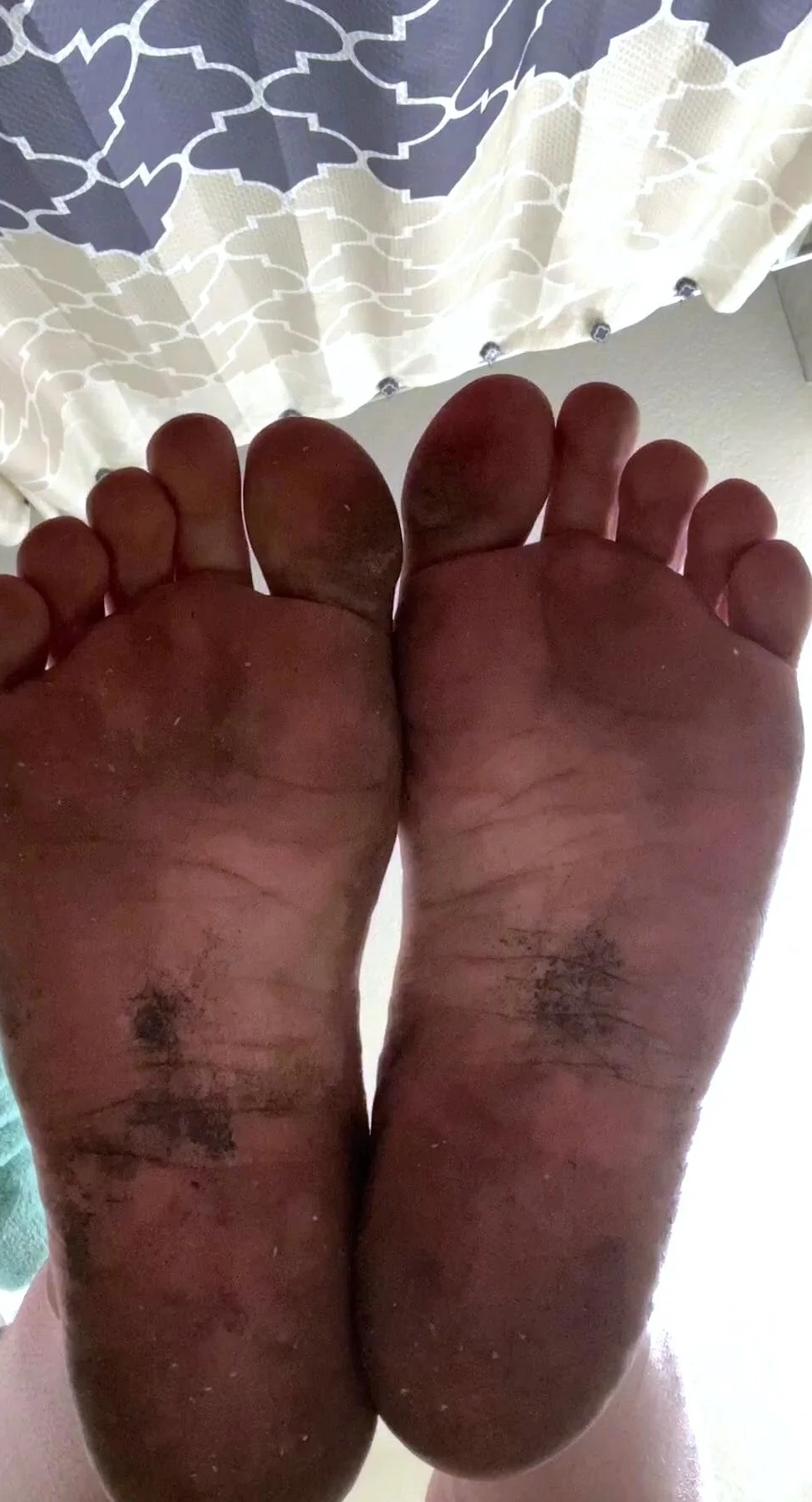 Amateur Foot Fetish Girlfriend Sucks and gives a Footjob
