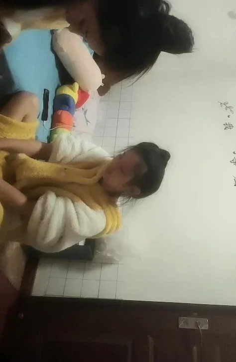 Cute amateur Asian web cam girl teases her great body