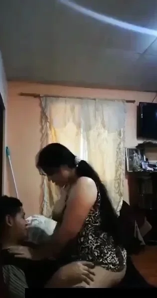 पाकिस्तानी औरत कर रही