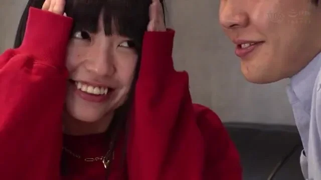 キュートな笑顔の黒髪清純派美女がキスとフェラのラブラブエッチ