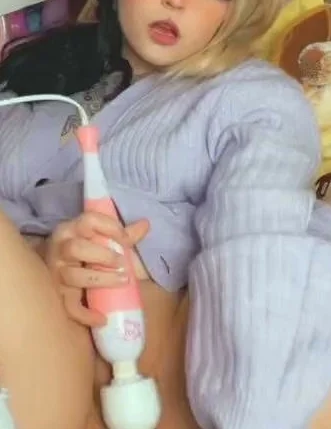 Wild blonde teen LIBRARY deep toying pussy on webcam