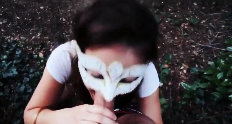 suceuse coquine dans les bois
