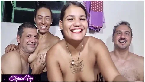 Tigresa Vip Em Uma Live De Troca De Casal, O Jornalista Comeu Meu Cuzinho Bem Gostoso E Brenda Floripa Faz Um Beijo Grego No Marido Da Tigresa Trailer 6 Min