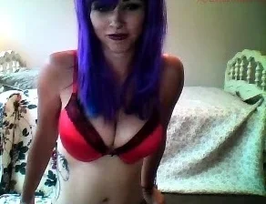This large amateur cam girl has some very big boobs