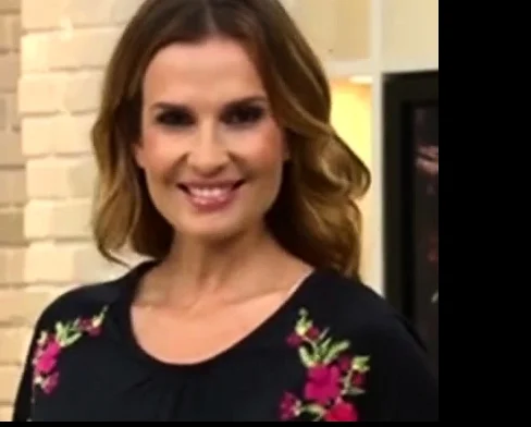 MILF in Bra & Panties - Teleshopping