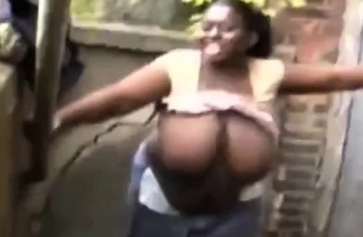 Negrita mega tetona se la cogen en la calle BBWMX